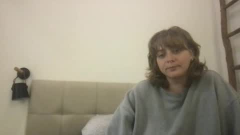 daisy_lately online show from November 4, 2025, 2:49 pm