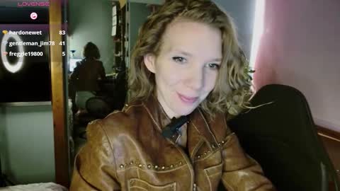 daisy_lovely online show from November 24, 2025, 4:23 am