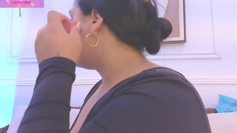 Daisy Price online show from April 21, 2026, 10:10 am