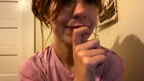 Snapshot of daisybaby699 chatting on May 21, 2026, 7:04 am DaisyB3 online show from May 21, 2026, 7:04 am