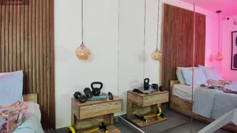 daisylin_mb online show from December 19, 2025, 12:01 pm