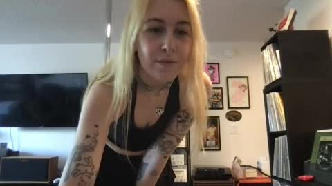 daisymynx online show from April 4, 2026, 11:02 pm