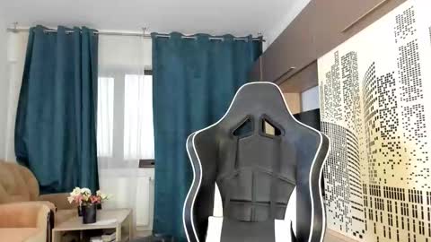 Beatrice online show from December 1, 2025, 11:59 am