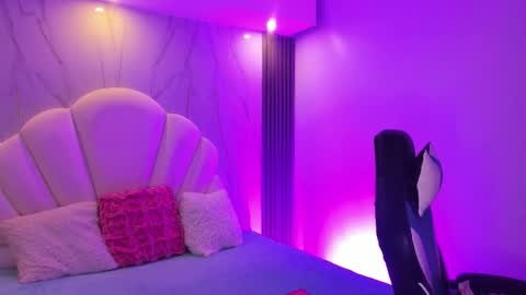 dakota_mars online show from October 22, 2025, 12:16 pm