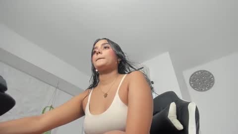 dakota_x18 online show from October 6, 2025, 7:44 pm