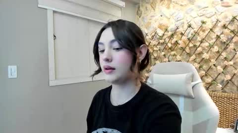 Dakota  online show from December 1, 2025, 11:04 am