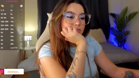 dakottaa__ online show from October 20, 2025, 11:38 pm