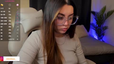 dakottaa__ online show from November 27, 2025, 12:35 am