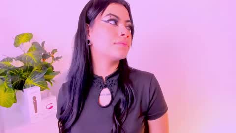 Snapshot of dakottahill chatting on February 28, 2025, 5:37 pm   online show from February 28, 2025, 5:37 pm