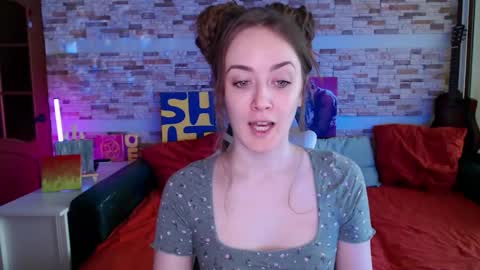Snapshot of dalia_peach chatting on March 18, 2026, 10:18 am Dalia online show from March 18, 2026, 10:18 am