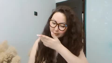 Snapshot of dalidayes chatting on June 15, 2026, 5:42 am Dali online show from June 15, 2026, 5:42 am