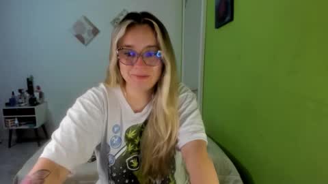 Dalila online show from November 15, 2025, 7:05 am