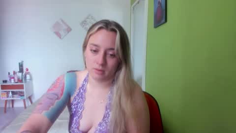 Dalila online show from November 16, 2025, 3:39 pm