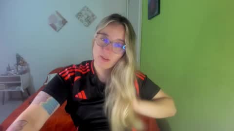 Dalila online show from December 1, 2025, 2:05 am