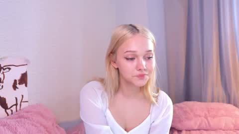 Snapshot of dallass_and_vegas chatting on June 2, 2026, 4:31 pm Call me Soffi online show from June 2, 2026, 4:31 pm