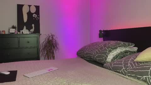 dalmatian_girl online show from April 18, 2026, 7:07 pm