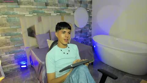 Snapshot of damian_tay chatting on April 26, 2026, 11:52 am damian_tay online show from April 26, 2026, 11:52 am