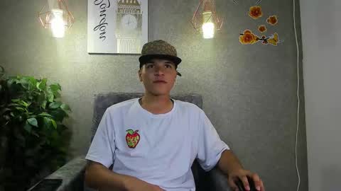 Snapshot of damian_vega13 chatting on November 14, 2025, 7:12 pm damian_vega13 online show from November 14, 2025, 7:12 pm