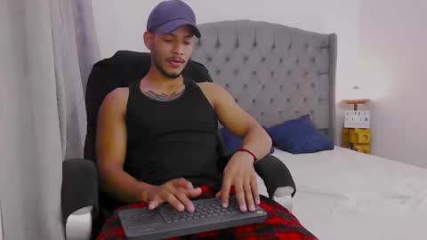 instagram damiannreed. online show from November 24, 2025, 11:04 pm