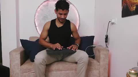 Snapshot of damiann_rees chatting on June 5, 2026, 1:45 am instagram damiannreed. online show from June 5, 2026, 1:45 am