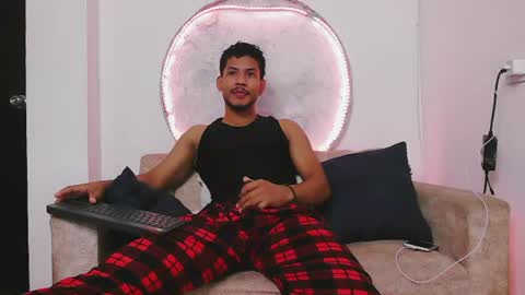 Snapshot of damiann_rees chatting on June 12, 2026, 11:20 am instagram damiannreed. online show from June 12, 2026, 11:20 am