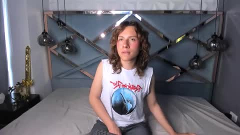 damiennoir online show from November 18, 2025, 8:57 pm