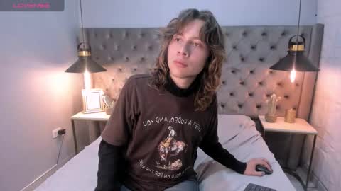 damiennoir online show from November 23, 2025, 7:46 pm