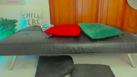 Kary-- independent model Schedule 0530am-1000am colombian time online show from December 18, 2024, 8:14 pm