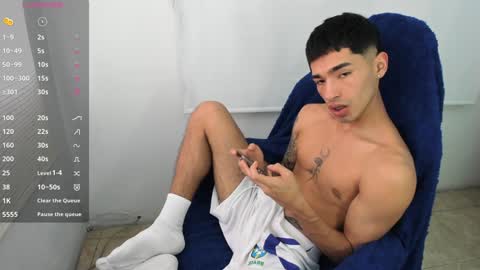 Snapshot of damon_333 chatting on January 17, 2025, 8:55 pm Damon online show from January 17, 2025, 8:55 pm