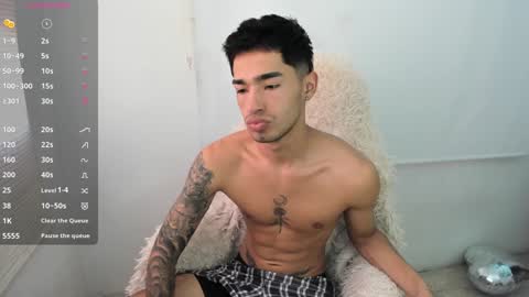 Snapshot of damon_333 chatting on January 20, 2025, 10:15 pm Damon online show from January 20, 2025, 10:15 pm