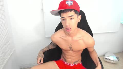 Snapshot of damon_333 chatting on February 14, 2025, 11:09 pm Damon online show from February 14, 2025, 11:09 pm