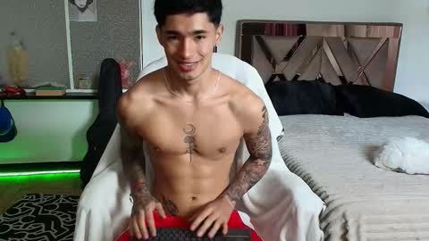 Snapshot of damon_333 chatting on September 19, 2025, 7:03 pm Damon online show from September 19, 2025, 7:03 pm