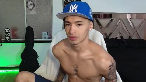 Snapshot of damon_333 chatting on October 12, 2025, 6:51 pm Damon online show from October 12, 2025, 6:51 pm