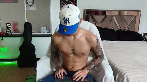 Snapshot of damon_333 chatting on October 19, 2025, 6:08 pm Damon online show from October 19, 2025, 6:08 pm