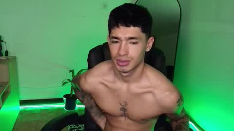 Snapshot of damon_333 chatting on December 3, 2025, 2:19 am Damon online show from December 3, 2025, 2:19 am