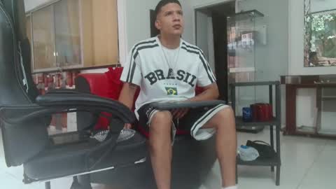 damyan_2003 online show from November 16, 2025, 2:33 pm