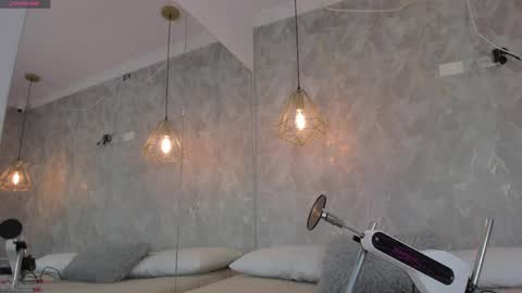    online show from April 4, 2026, 10:07 pm