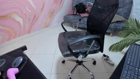 Danaa Rey online show from February 28, 2025, 5:48 pm