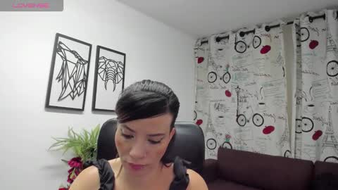 Danaa Rey online show from November 11, 2025, 1:55 pm