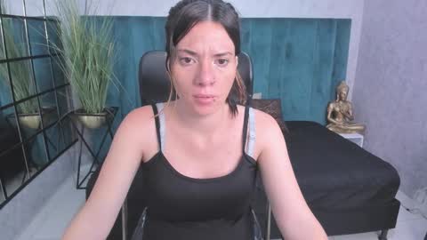 Danaa Rey online show from January 14, 2026, 12:00 pm