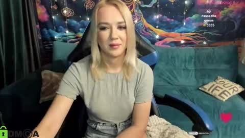 dances_queen online show from February 15, 2026, 8:24 am