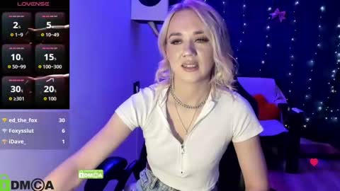 Snapshot of dances_queen chatting on June 18, 2026, 9:14 am dances_queen online show from June 18, 2026, 9:14 am