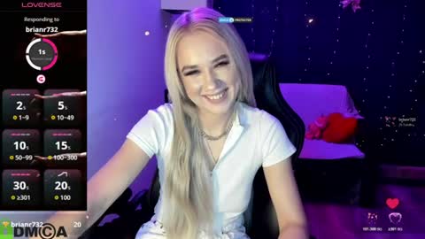 Snapshot of dances_queen chatting on July 16, 2026, 7:03 am dances_queen online show from July 16, 2026, 7:03 am