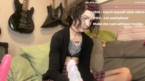 dandelion_sea online show from September 30, 2025, 5:29 pm