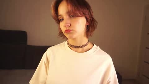 Elvi online show from November 12, 2025, 5:35 pm