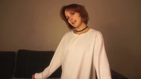 Elvi online show from November 21, 2025, 4:38 pm