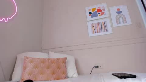 Hi I am Dani online show from September 19, 2025, 11:33 am