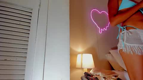 Hi I am Dani online show from November 4, 2025, 11:42 am