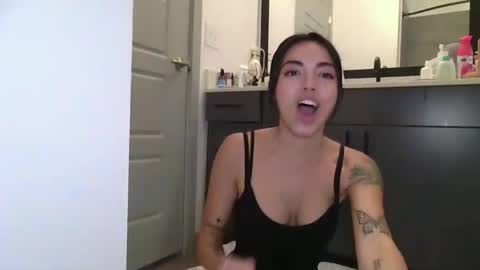 danidivina777 online show from October 4, 2025, 9:35 pm