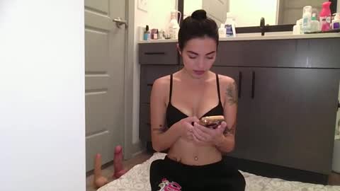 danidivina777 online show from October 5, 2025, 4:27 pm